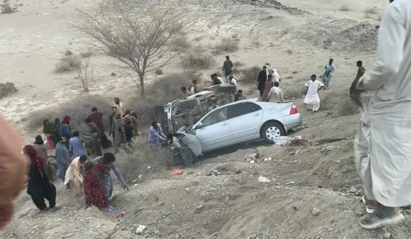 تربت دو مختلف ٹریفک حادثات، ایک شخص جاں بحق، دس زخمی
