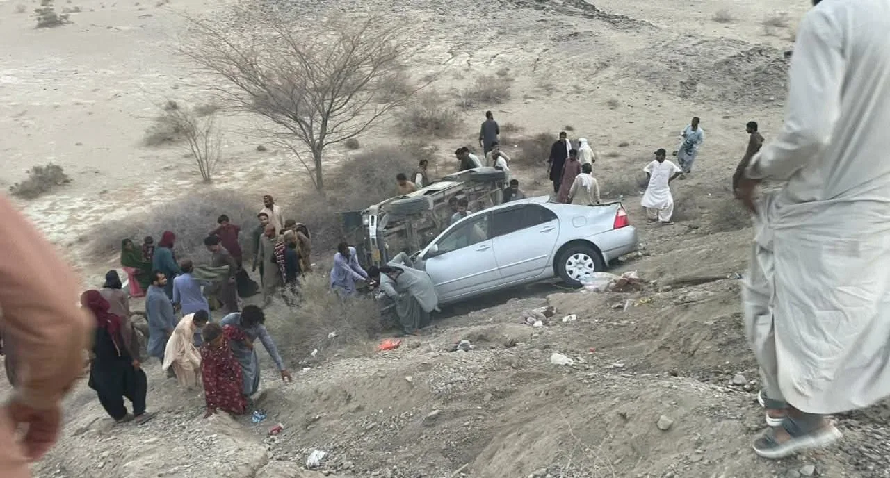 تربت دو مختلف ٹریفک حادثات، ایک شخص جاں بحق، دس زخمی
