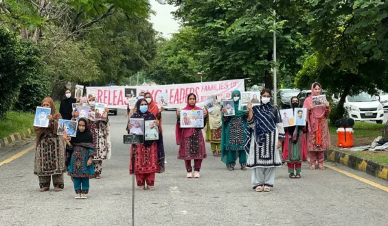کراچی اسلام آباد بلوچ لاپتہ افراد کے لواحقین کے دھرنے طویل عرصے میں داخل.