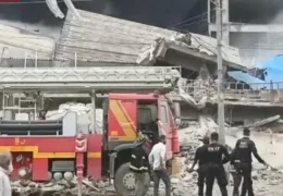 نیو کراچی صبا سینما کے قریب گارمنٹس فیکٹری کی عمارت آتشزدگی کے باعث زمین بوس ہوگئی۔