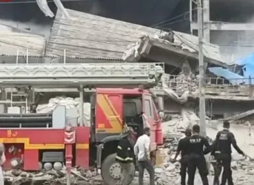 نیو کراچی صبا سینما کے قریب گارمنٹس فیکٹری کی عمارت آتشزدگی کے باعث زمین بوس ہوگئی۔