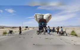 زیرو پوائنٹ آر سی ڈی شاہراہ بند، مقامی شہری کی گمشدگی پر اہل علاقہ سراپا احتجاج۔