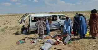 سبی مسافر وین الٹنے سے 6 افراد جاں بحق 15 سے زائد زخمی