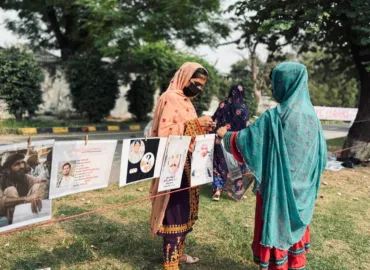 ساٹھ دن گزر گئے، مظاہرین اب بھی پیاروں کی رہائی کے منتظر