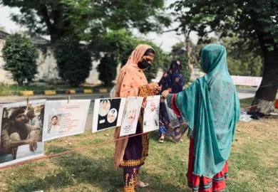 ساٹھ دن گزر گئے، مظاہرین اب بھی پیاروں کی رہائی کے منتظر