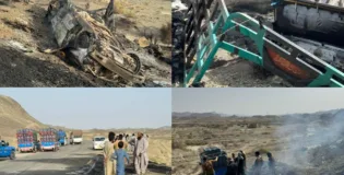 پنجگور دو زمباد گاڑیوں میں تصادم، آگ بھڑکنے سے 2 افراد جاں بحق، 2 زخمی