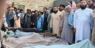 وزیرستان  پاکستانی فوج کی فضائی بمباری، خواتین بچوں سمیت 30 سے زائد افراد شہید