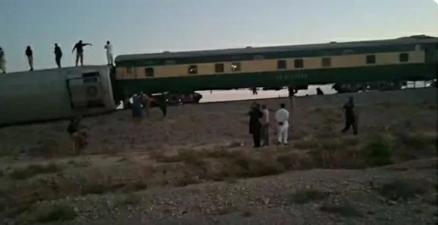 مستونگ سپیزنڈ ریلوے ٹریک پر دھماکا، جعفر ایکسپریس کی چار بوگیاں پٹڑی سے اتر گئیں