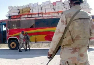 فوجی چیک پوسٹوں پر مسافروں کی تذلیل، مکران تا کراچی ٹرانسپورٹرز کی ہڑتال چھٹے روز میں داخل