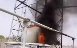 شہداد کوٹ نامعلوم مسلح افراد کا موبائل ٹاور کو نذرِ آتش کر کے تباہ کر دیا۔