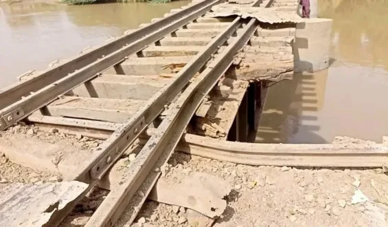 پٹ فیڈر کینال کے مقام پر ریلوے پل پر بم دھماکہ، ریل سروس متاثر