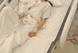 نوشکی غریب آباد کی کم سن بچی کے علاج کے لیے عوامی اپیل