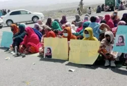 تربت میں خدیجہ بلوچ کی بازیابی کے لیے احتجاج، سی پیک شاہراہ بند