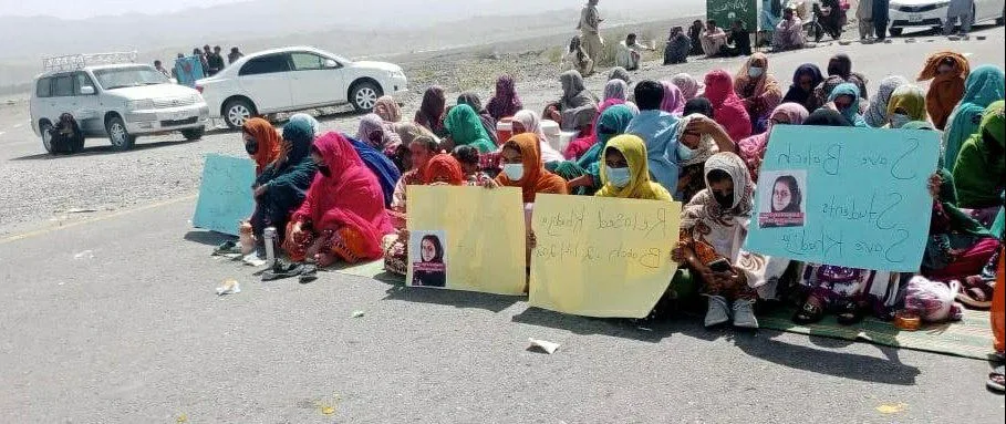تربت میں خدیجہ بلوچ کی بازیابی کے لیے احتجاج، سی پیک شاہراہ بند