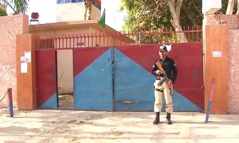 دکی: ترین پولیس تھانے پر مسلح حملہ، ایک اہلکار ہلاک، دو زخمی