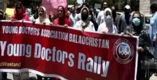 کوئٹہ: ڈاکٹر ماہ نور ناصر پر تیزاب گردی حملے کے خلاف احتجاجی مظاہرہ