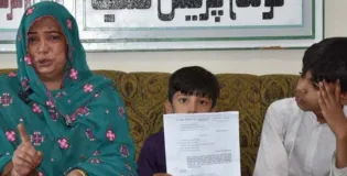 کوئٹہ میں بروری بائی پاس پر واقع ایک غریب بلوچ خاتون کی ذاتی زمین پر بااثر افراد نے قبضہ کرلیا ہے ۔