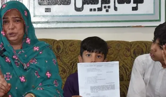 کوئٹہ میں بروری بائی پاس پر واقع ایک غریب بلوچ خاتون کی ذاتی زمین پر بااثر افراد نے قبضہ کرلیا ہے ۔
