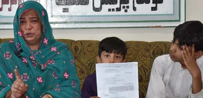 کوئٹہ میں بروری بائی پاس پر واقع ایک غریب بلوچ خاتون کی ذاتی زمین پر بااثر افراد نے قبضہ کرلیا ہے ۔
