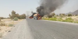 نوشکی اور خاران میں دو الگ واقعات، 6 بوزر نذرِ آتش، ایک شخص ہلاک