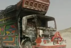 پنجگور: مسلح افراد کا شاہراہ پر کنٹرول، سات ٹرالر نذرِ آتش