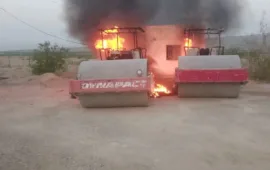 دکی: تعمیراتی کمپنی کی مشینری پر مسلح حملہ، دو روڈ رولر نذرِ آتش