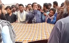 خضدار: پاکستانی فورسز کی آبادی پر گولہ باری، ایک شخص جاں بحق؛ لاش کے ہمراہ احتجاجی دھرنا