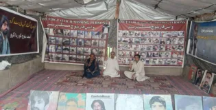 وی بی ایم پی کا احتجاجی کیمپ 6312ویں روز بھی جاری، جبری لاپتہ ذیشان نیچاری کے اہلِ خانہ کی شرکت