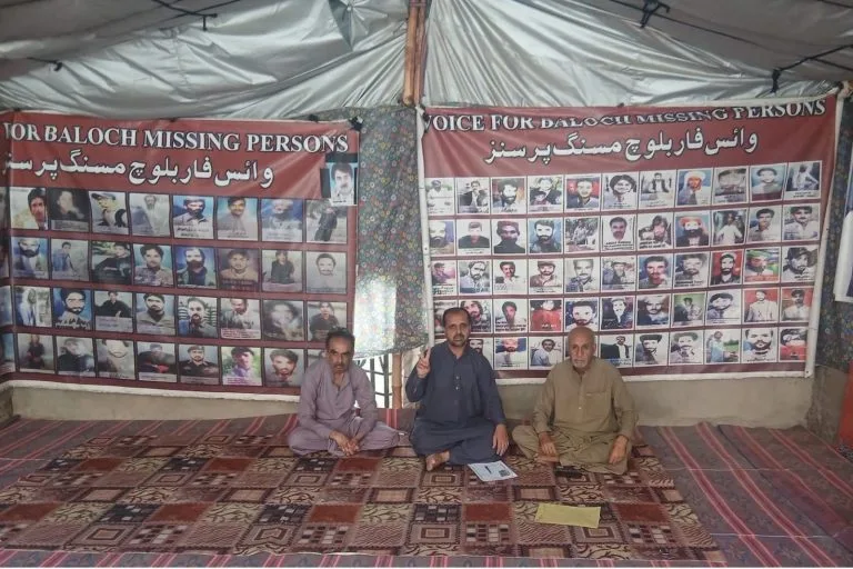 اہلیہ رافیعہ، بیٹی تانیہ اور نواسی جوریہ کو پاکستانی فورسز نے جبری لاپتہ کر دیا۔جمعہ خان 
