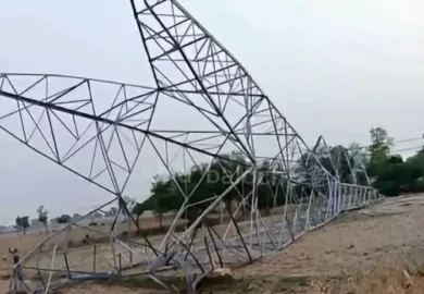 نصیرآباد: 220 کے وی بجلی کا ٹاور دھماکے سے تباہ، مختلف علاقوں کی بجلی معطل
