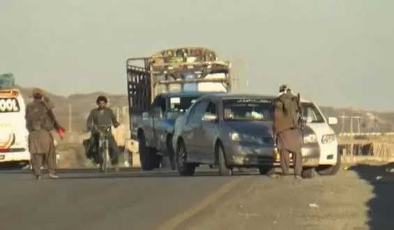 چاغی اور مستونگ میں مسلح افراد کی شاہراہوں پر ناکہ بندیاں، گاڑیوں کی چیکنگ