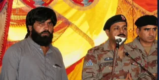 کوئٹہ: سلطان دولنگی میں مسلح افراد کی ناکہ بندی، سرکاری سردار بسم اللہ گل ساسولی گاڑی سمیت گرفتار