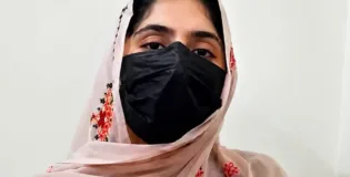 عنایت اللہ جتک قتل کیس: اسما جتک کا شفاف تحقیقات، ملزمان کی گرفتاری اور تحفظ کا مطالبہ