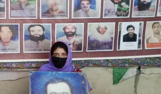 وی بی ایم پی کے احتجاجی کیمپ میں سائرہ بلوچ کی شرکت،تمام لاپتہ افراد کی بازیابی کا مطالبہ