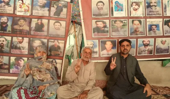کوئٹہ: جبری گمشدگیوں کے خلاف احتجاجی کیمپ 6374ویں روز بھی جاری، بیبرگ قمبرانی کے والدین کی شرکت